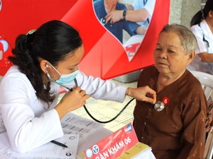 12 mil menesterosos vietnamitas recibirán atención médica gratuita
